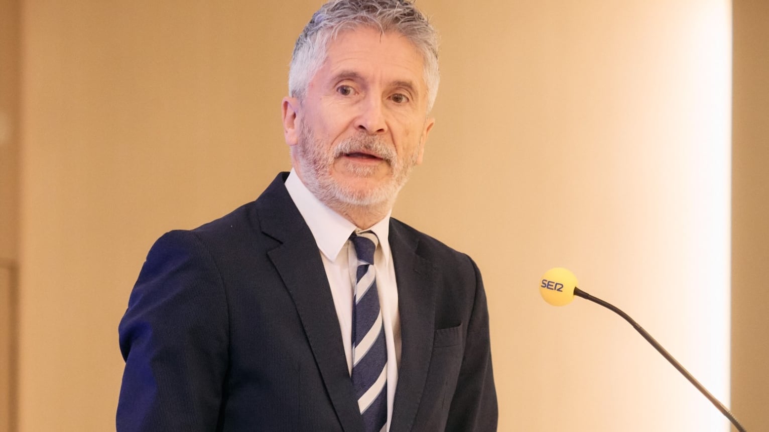 Grande-Marlaska anuncia en la SER que Europa mandará dos aviones cisterna para combatir los incendios en España