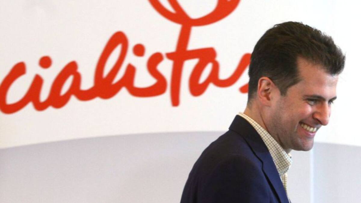 PSOE sobre el edificio de Arroyo