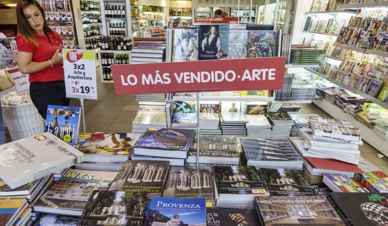 Libros en una tienda Vips.