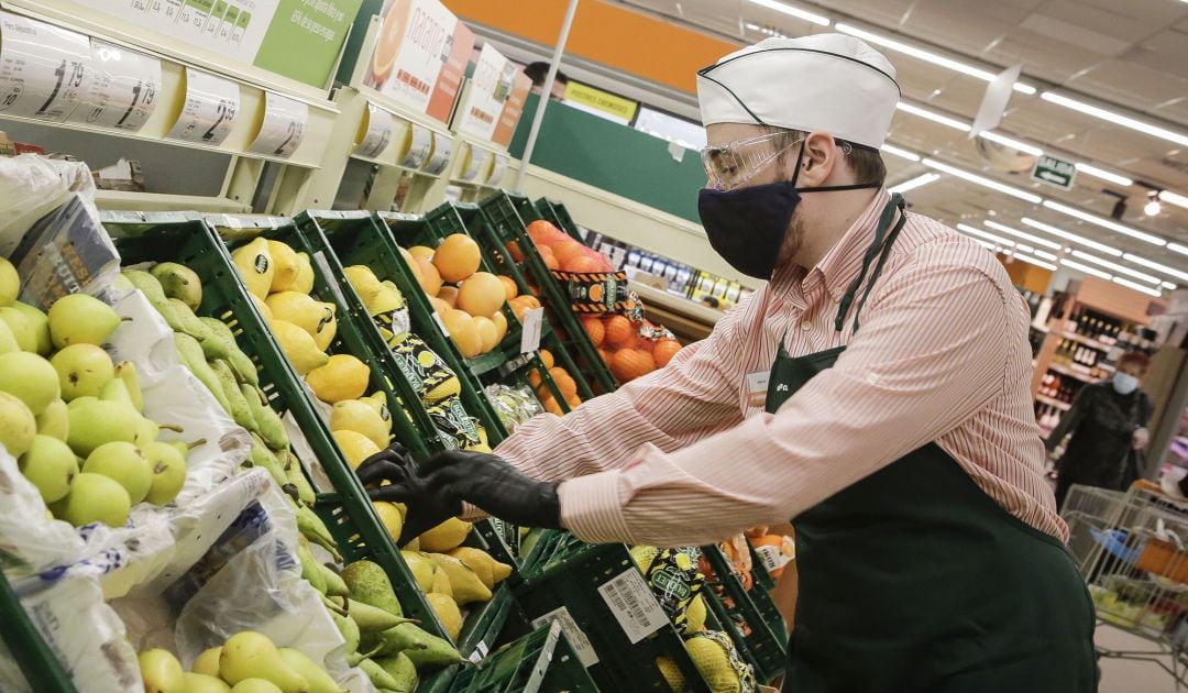 Consum entrega gafas protectoras a sus empleados