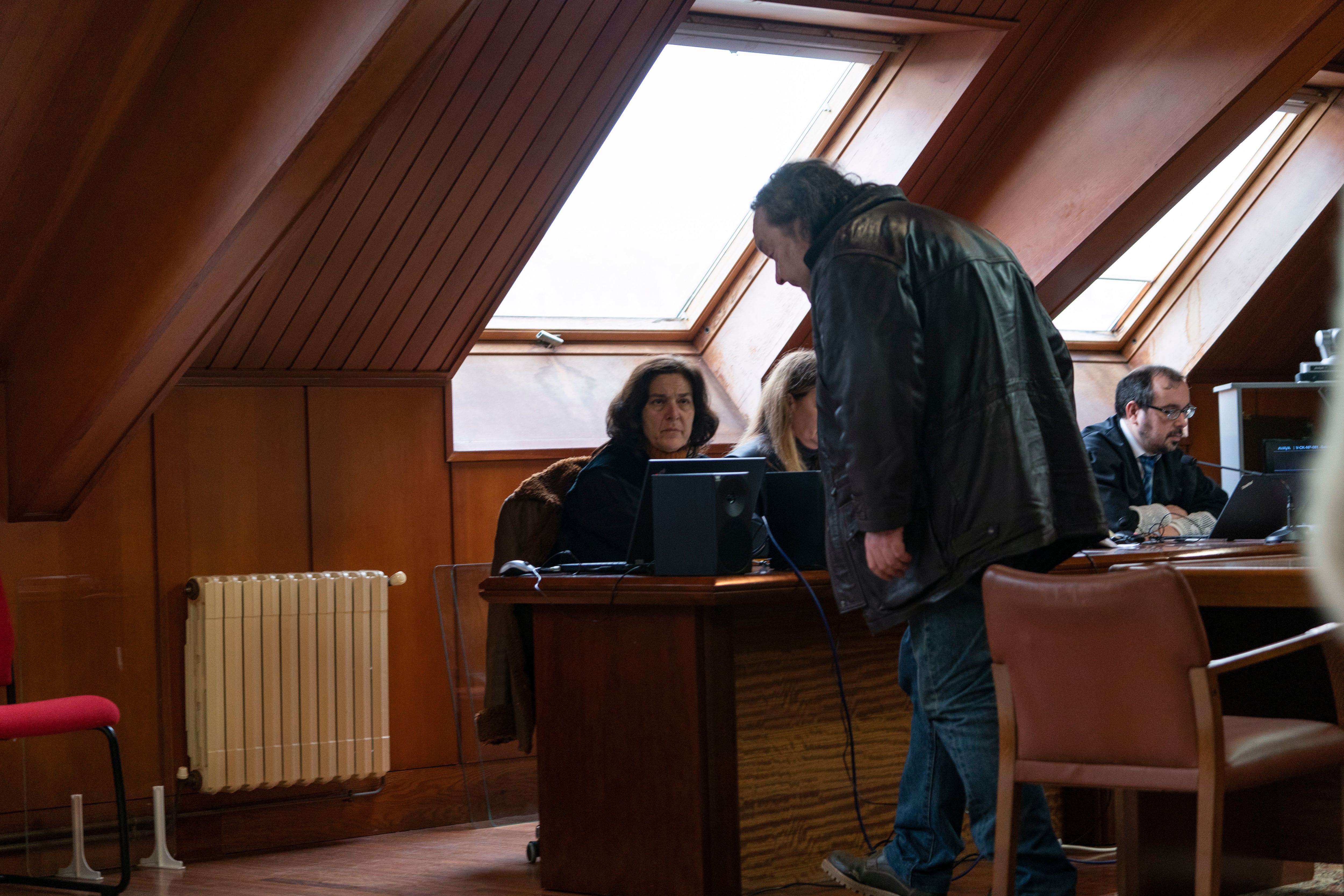 SANTANDER, 04/03/2024.- La Audiencia de Cantabria juzga a un acusado de la muerte de su madre, que murió con 84 años en situación de abandono, para quien la Fiscalía pide 20 años de cárcel. EFE/Román G. Aguilera
