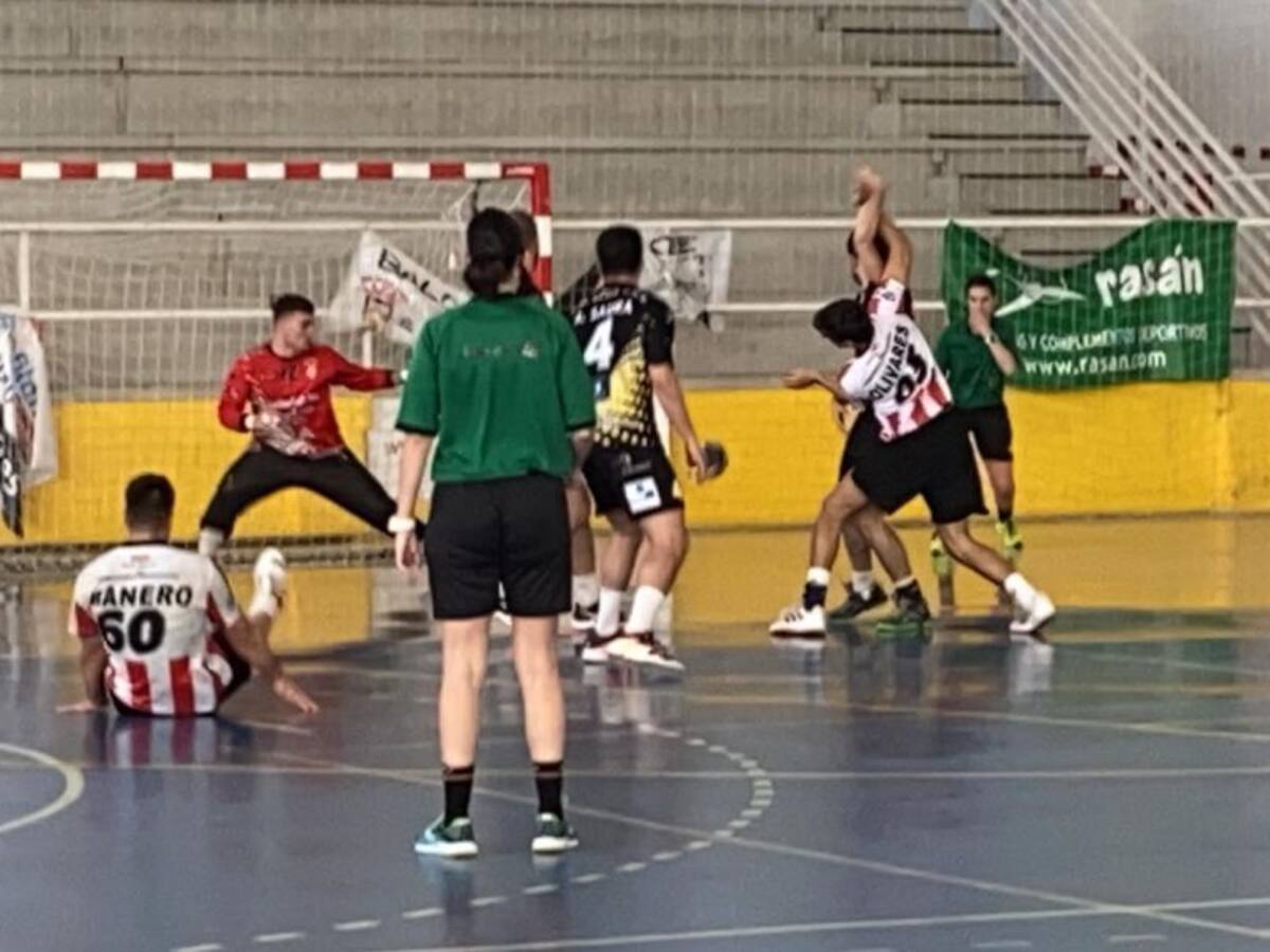 El Elda - C.E.E. sigue con la racha (32-22)