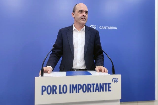 Juan José Alonso, portavoz del PP en Cantabria informa de esa PNL para prohibir el burka y el niqab