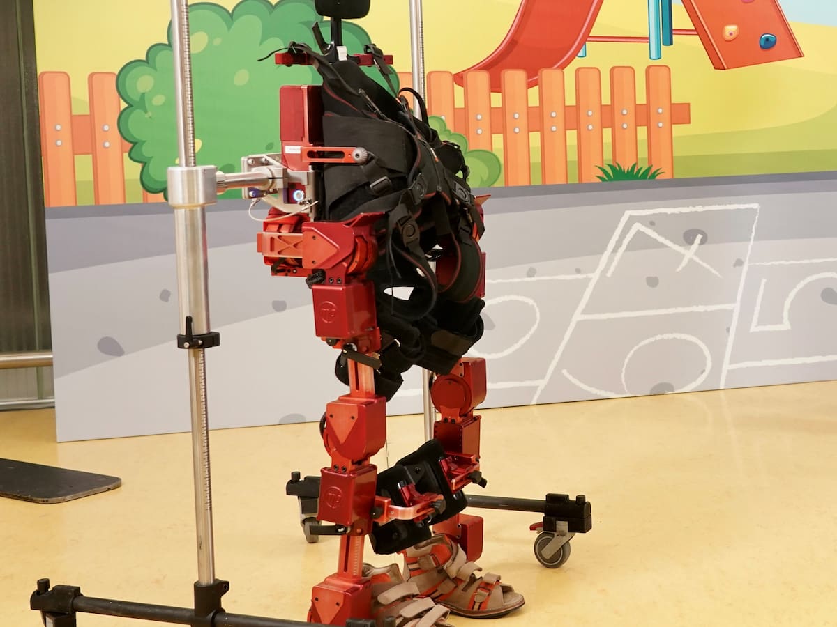 Presentado en Teruel el exoesqueleto pediátrico Atlas 2030, una tecnología pionera para ayudar a niños con movilidad reducida