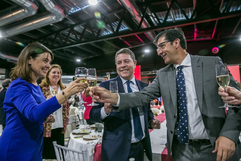 Brindis durante el almuerzo de presentación de Fenavin en IFEDI