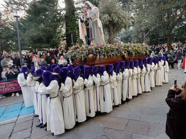 Procesión de Nuestro Padre Jesús de la Humildad en el Beso de Judas, celebrada en la tarde de este jueves en Ferrol (foto: Kiko Delgado / EFE)