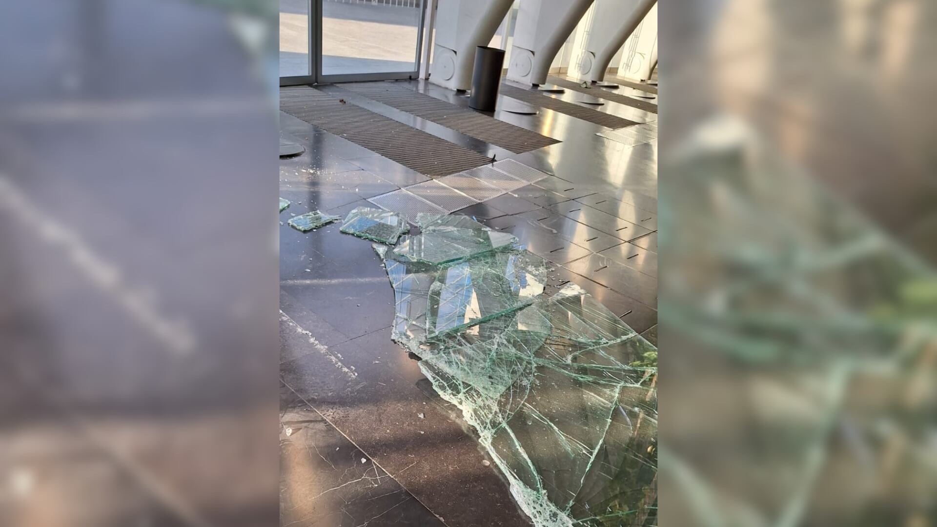 Imagen de los daños causados por el mal tiempo en el edificio del Ágora