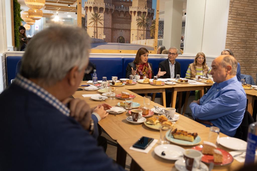 La portavoz del PP en el Ayuntamiento de València, María José Catalá, se ha reunido este miércoles con los comerciantes del centro.