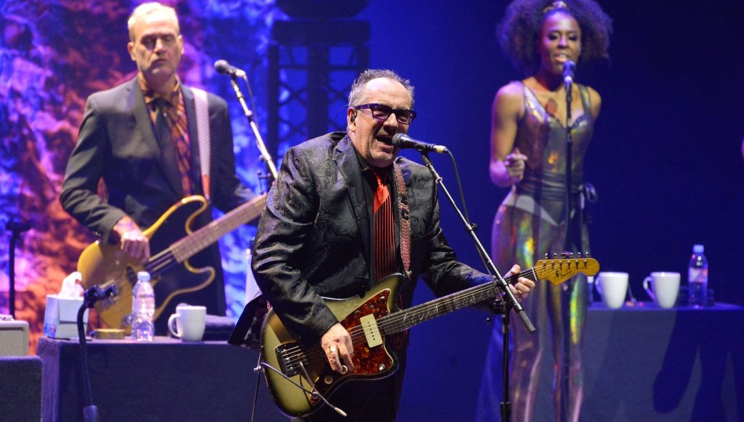 Elvis Costello y The Imposters actuando en el Hammersmith Apollo el pasado marzo 