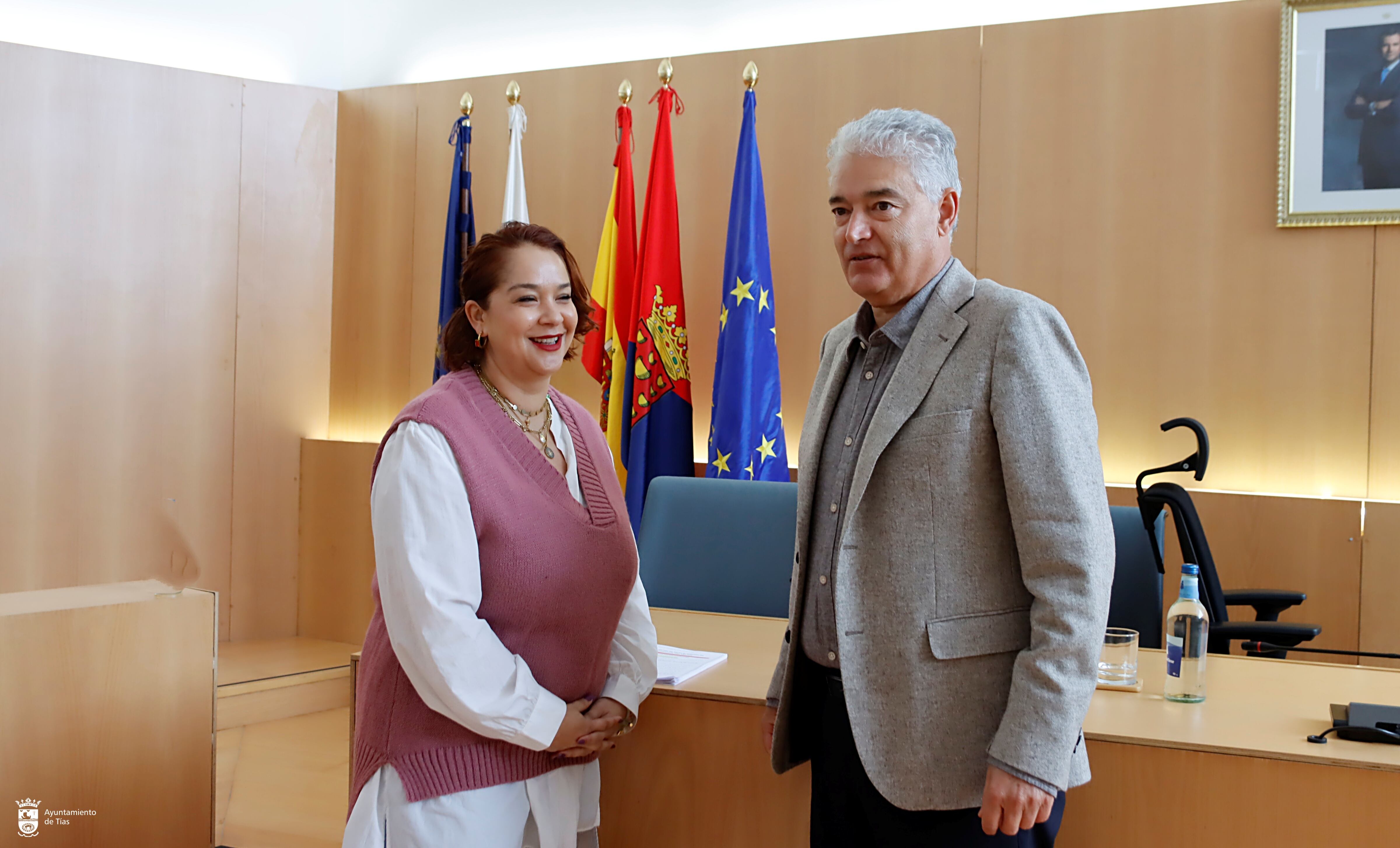 Laura Callero junto al Alcalde de Tías, José Juan Cruz Saavedra