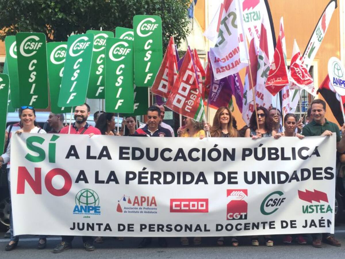 Los profesores critican el abandono de la educación pública