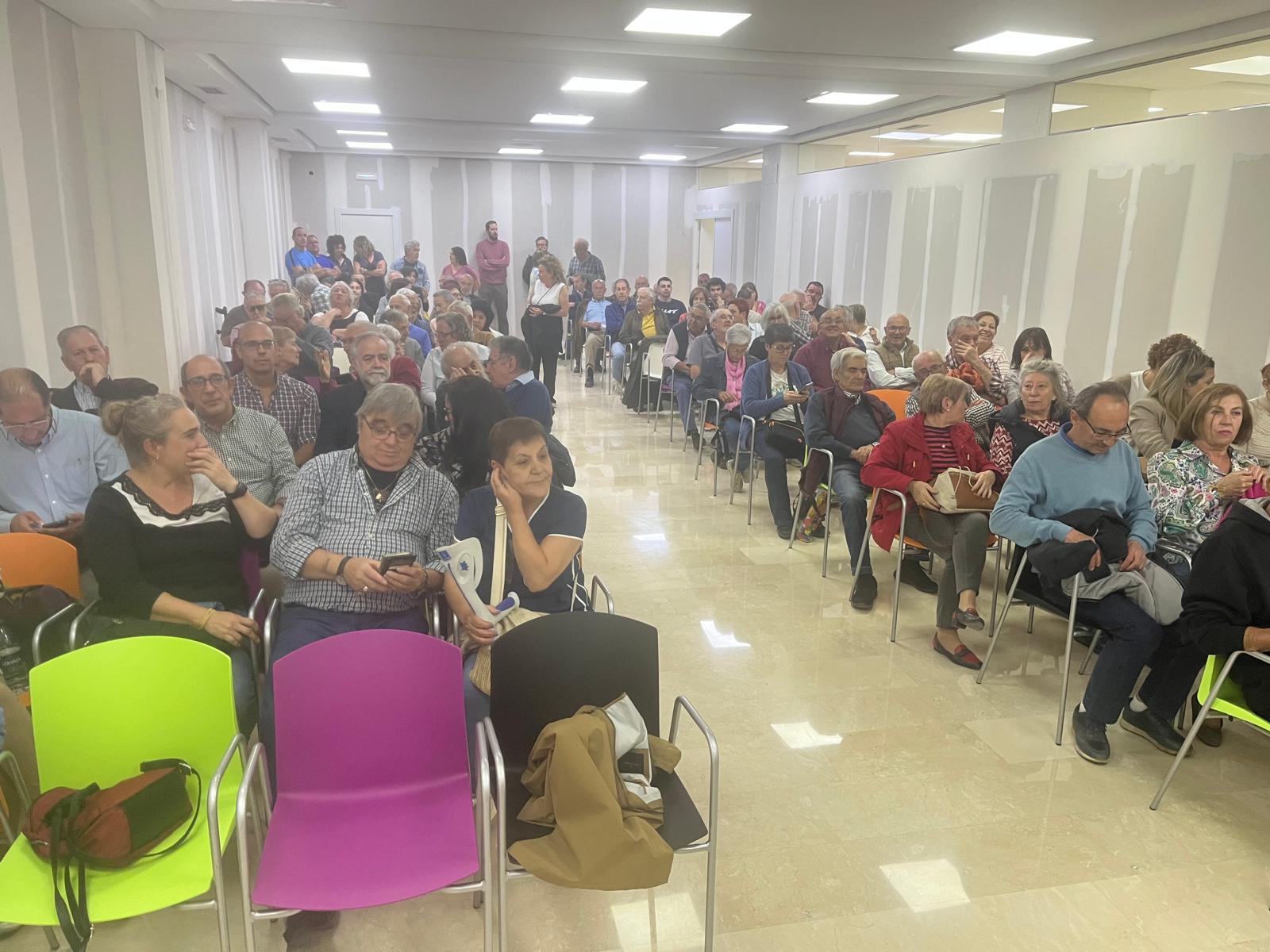 Mesa abierta convocada por la FAVPA para bordar diversas cuestiones relacionadas con ADIF