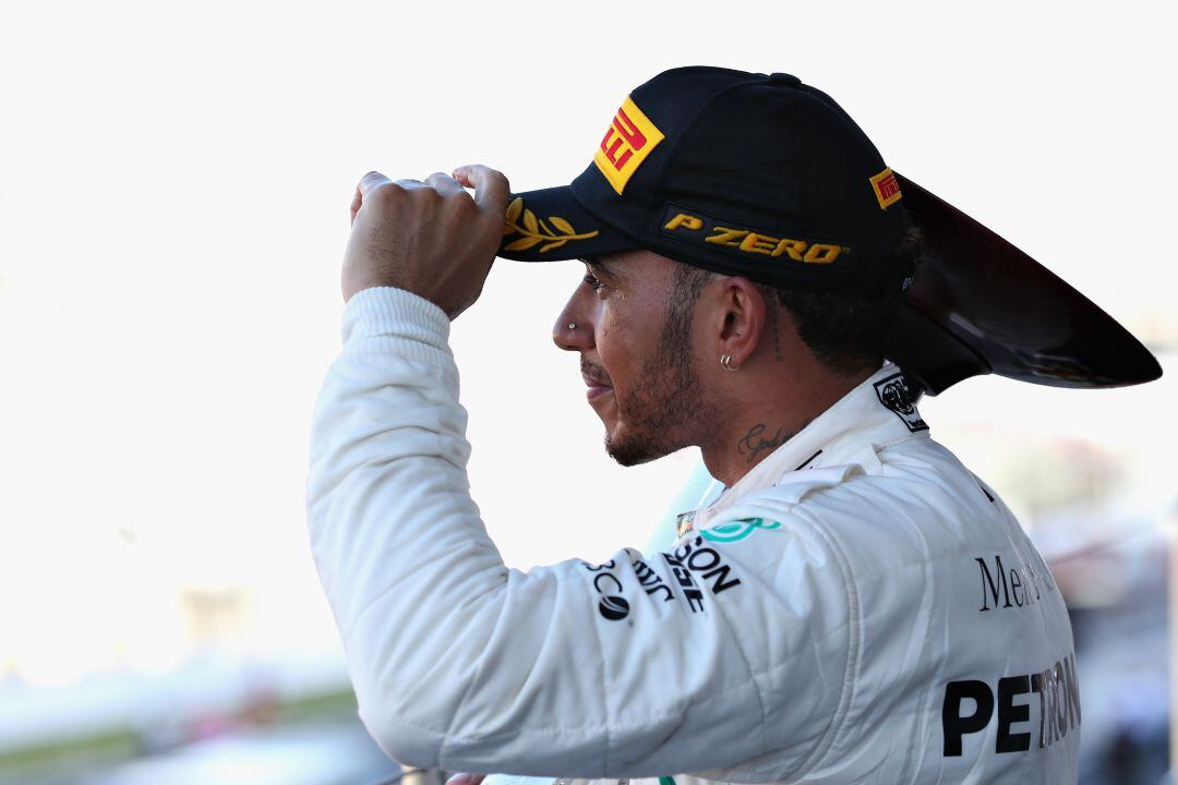 Lewis Hamilton (Mercedes) celebrqa la victoria en el Gran Premio de Japón.