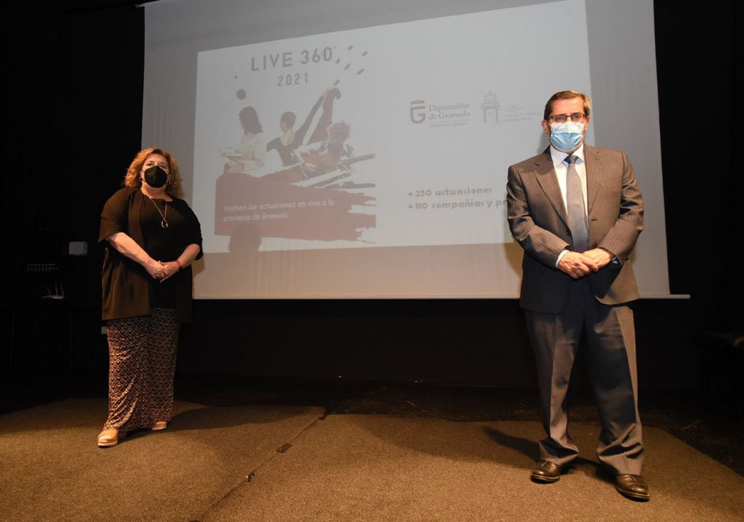 La diputada de Culltura y el presidente de la Diputación de Granada, Fátima Gómez y José Entrena, en la presentación de la gira &#039;Live 360º&#039;