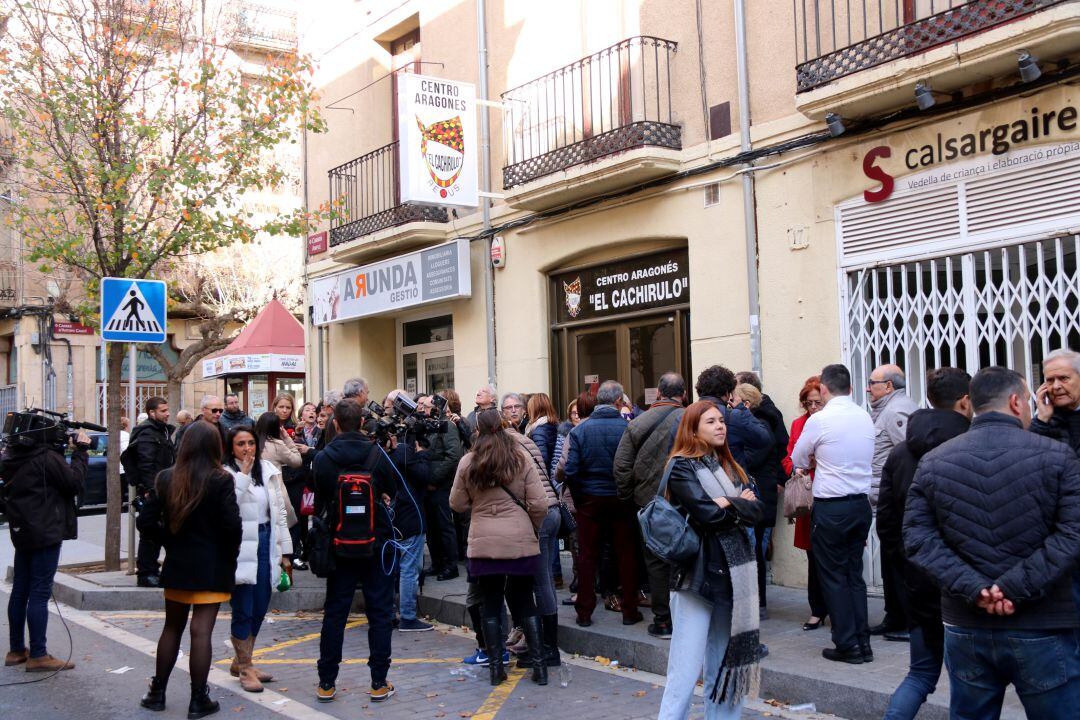 La seu d&#039;El Cachirulo pocs minuts després de fer-se públic el primer premi de la Grossa de Nadal.