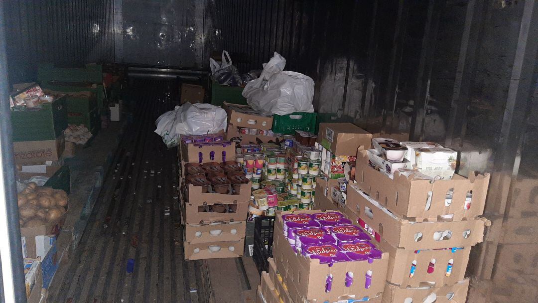 Imagen de archivo de alimentos que reparte la ONG Emerlan en la isla conejera.