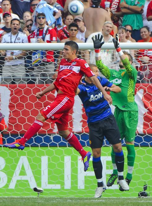 El portero español De Gea tuvo su debut de ensueño con el Manchester United en un partido amistoso que el campeón inglés venció por 1-3 al Fire de Chicago en el legendario estadio Soldier Field, de la ciudad de los vientos.