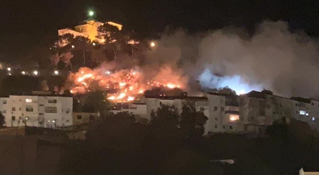 Incendio en el cerro de la Virgen de Vilches.