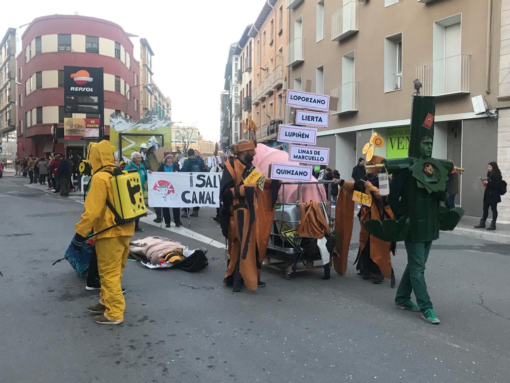 Protestando por la mala calidad del agua