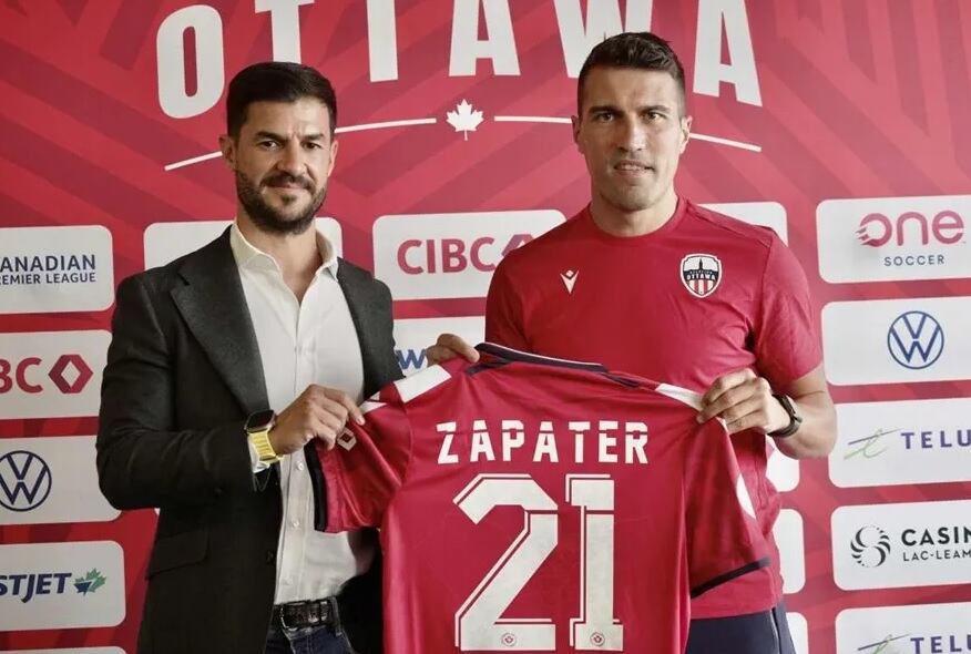 Fernando López, junto a Alberto Zapater el día de la presentación del futbolista aragonés como jugador del Atlético Ottawa