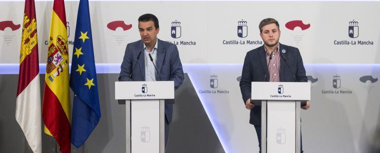 Francisco Martínez Arroyo (izquierda) y Nacho Hernando (derecha) durante la rueda de prensa posterior al Consejo de Gobierno