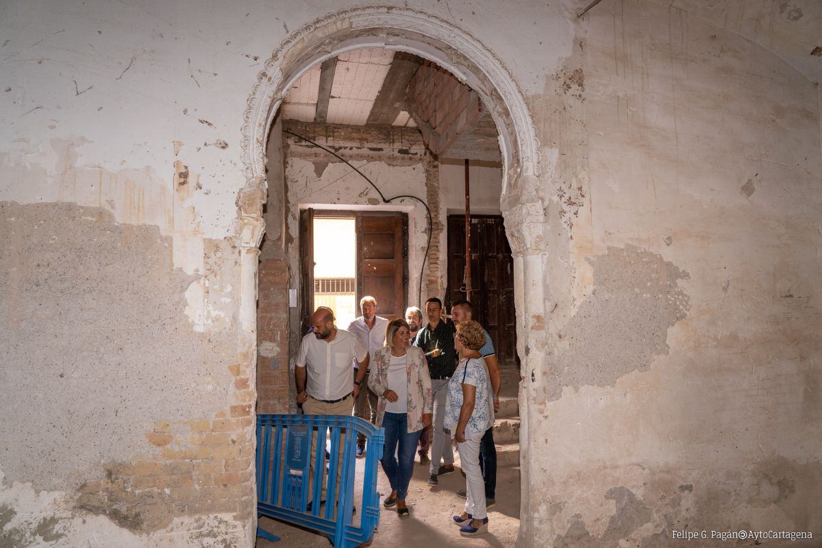 Visita a la Casa Rubio de El Algar por parte de representantes municipales