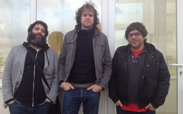 De izquierda a derecha, los tres componentes de Nudozurdo: Ricky Lavado (batería), Leo Mateos (voz y guitarra) y Alberto Jiménez &#039;Meta&#039; (bajo).