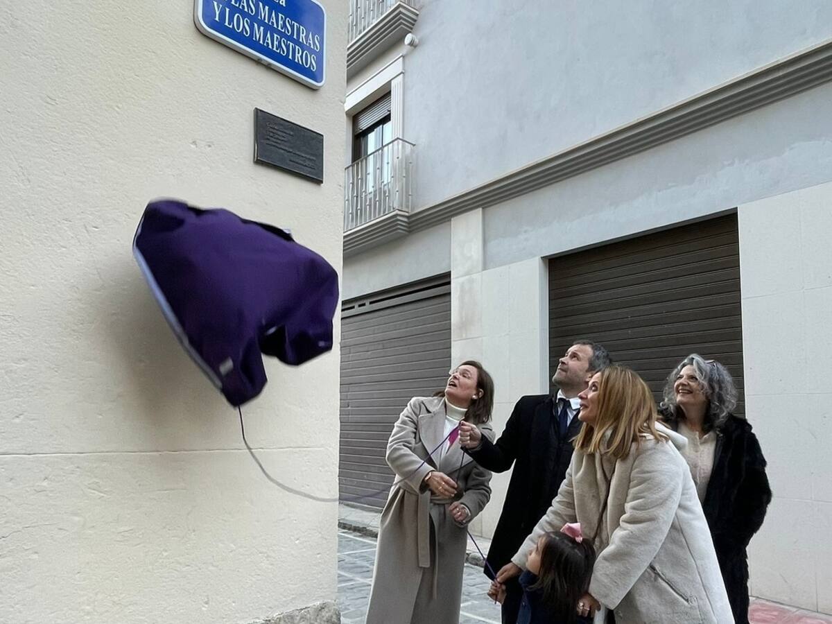 Jaén ya cuenta con una plaza en honor a los maestros