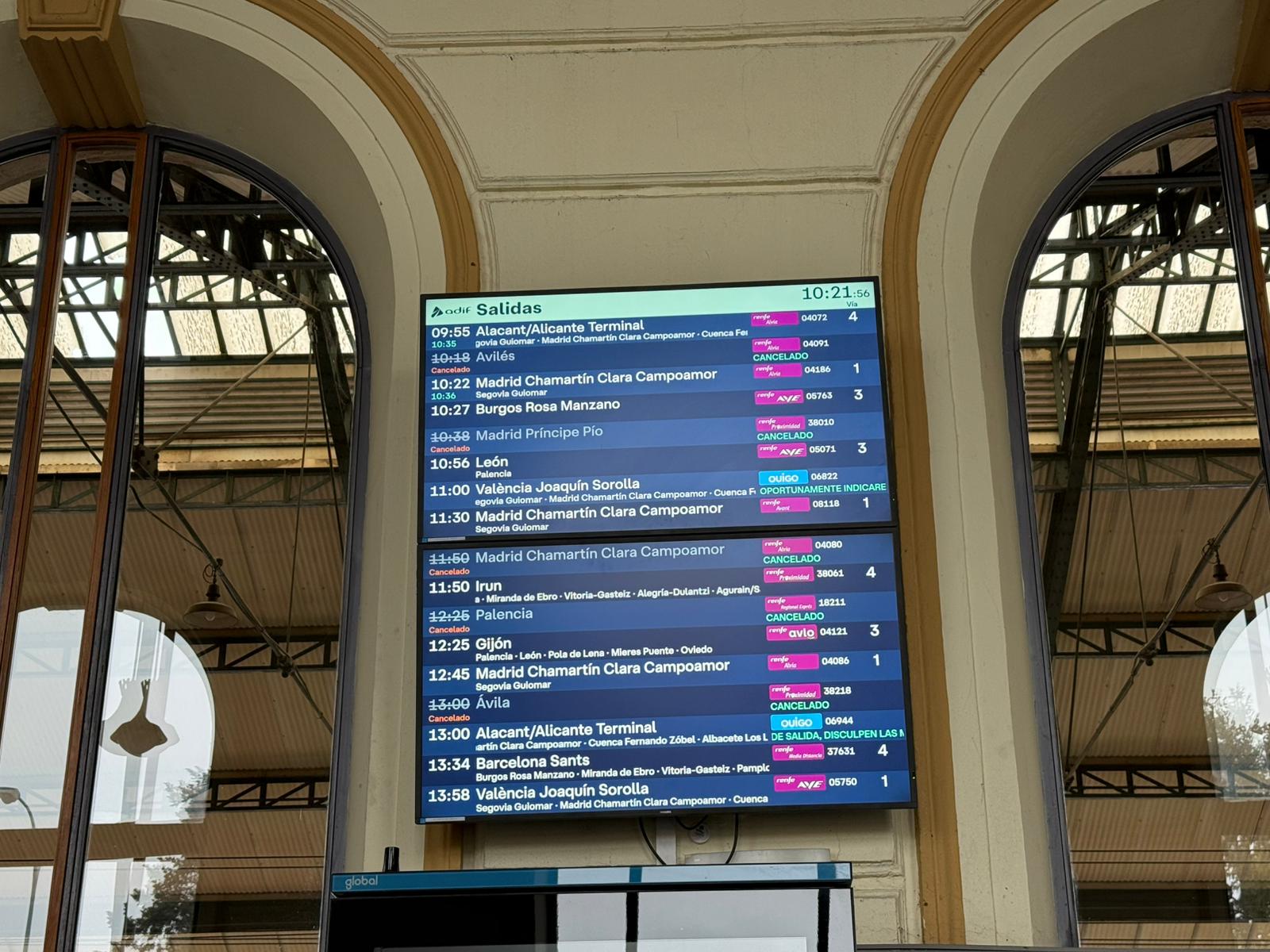 Retrasos y cancelaciones en la estación de trenes de Valladolid en la primera jornada de huelga del sector ferroviario | Cadena SER