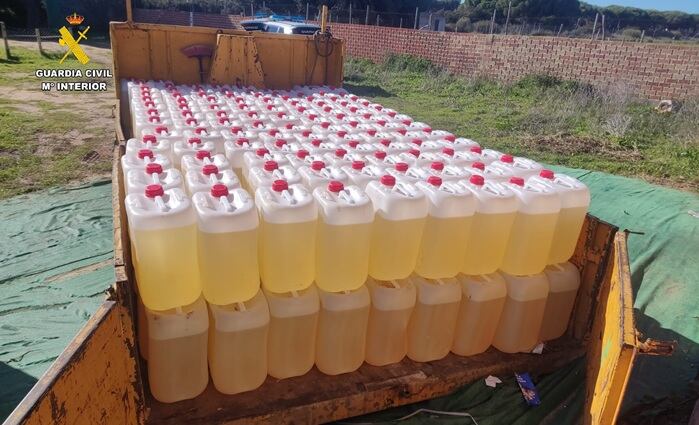 Garrafas intervenidas por la Guardia Civil