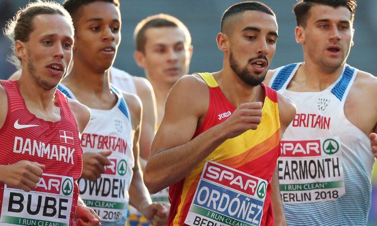 Saúl Ordóñez, en un momento de la carrera, no pudo mantener el ritmo y se quedó fuera del corte en los 800 metros