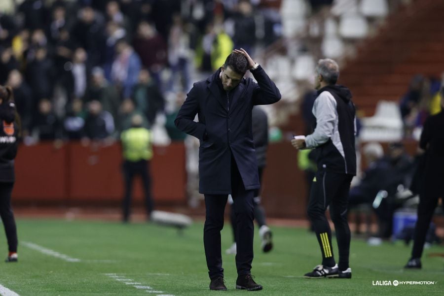 Julio Velázquez durante su estreno en el banquillo del Real Zaragoza en Albacete