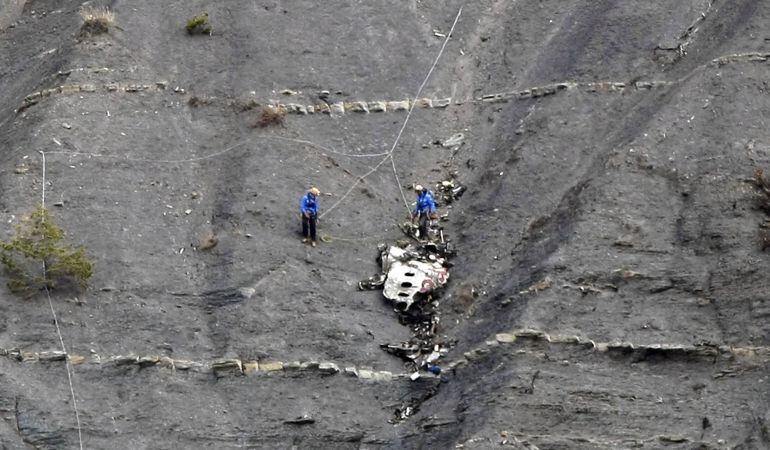 Trabajos de rescate del vuelo de Germanwingsque se estrelló en los Alpes. 