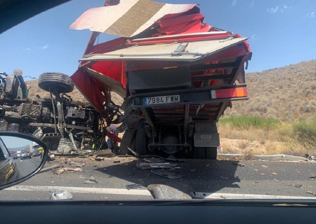 Accidente de dos camiones en la A30