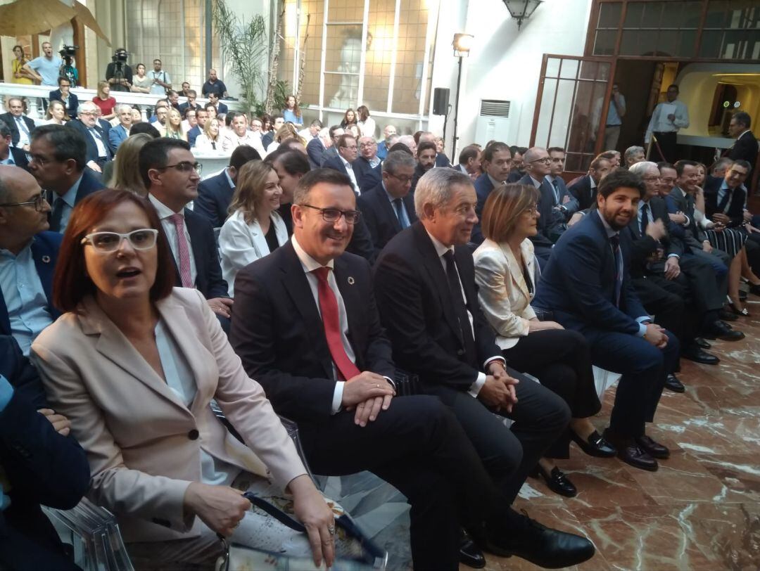 Isabel Franco, junto a Diego Conesa y López Miras, durante la conferencia de Garrigues Walker en el Foro Nueva Murcia