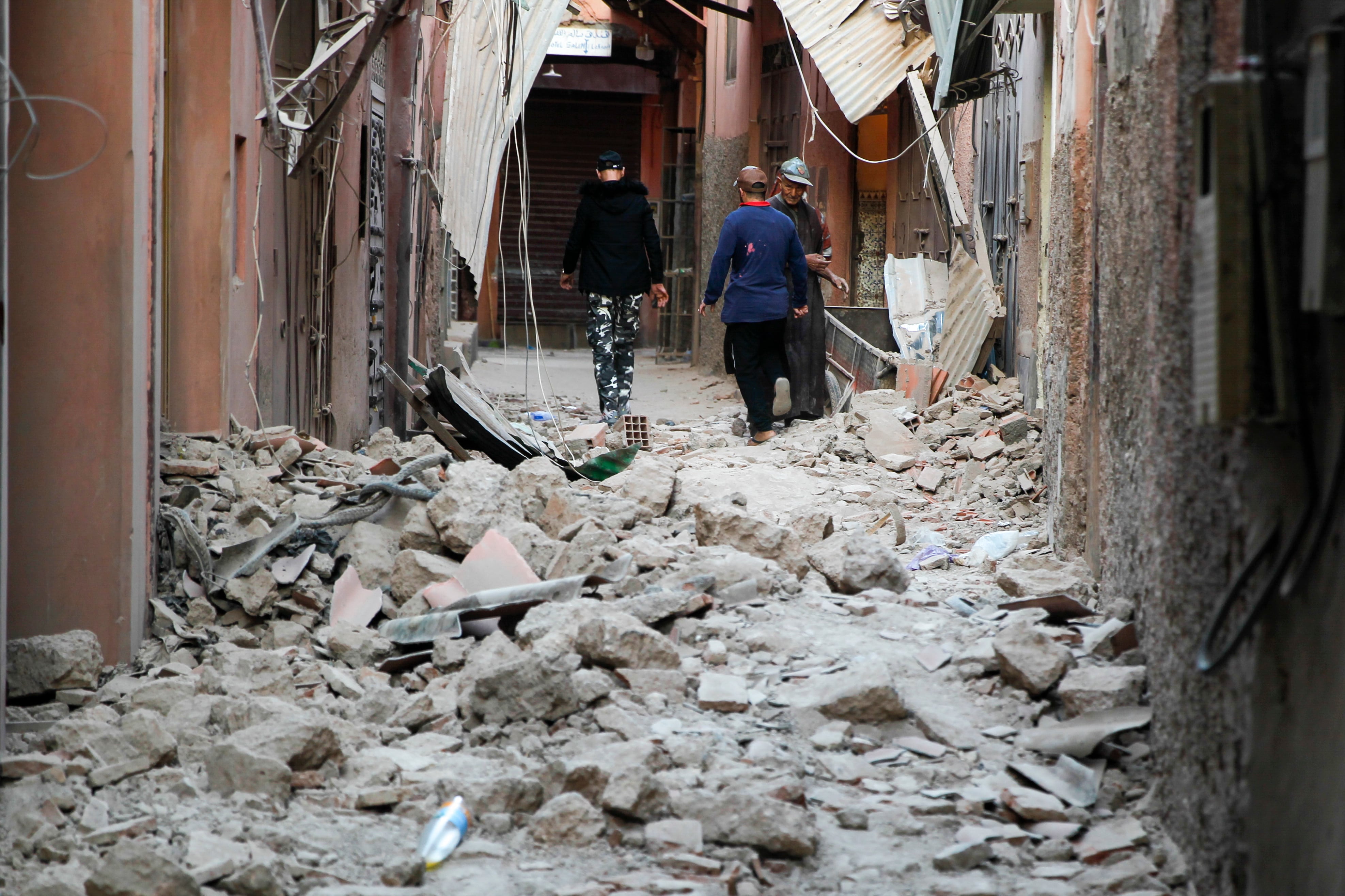 MARRAKECH, 09/09/2023.-  Destrozos en una calle de Marrakech a primera hora de este sábado. EFE/María Traspaderne