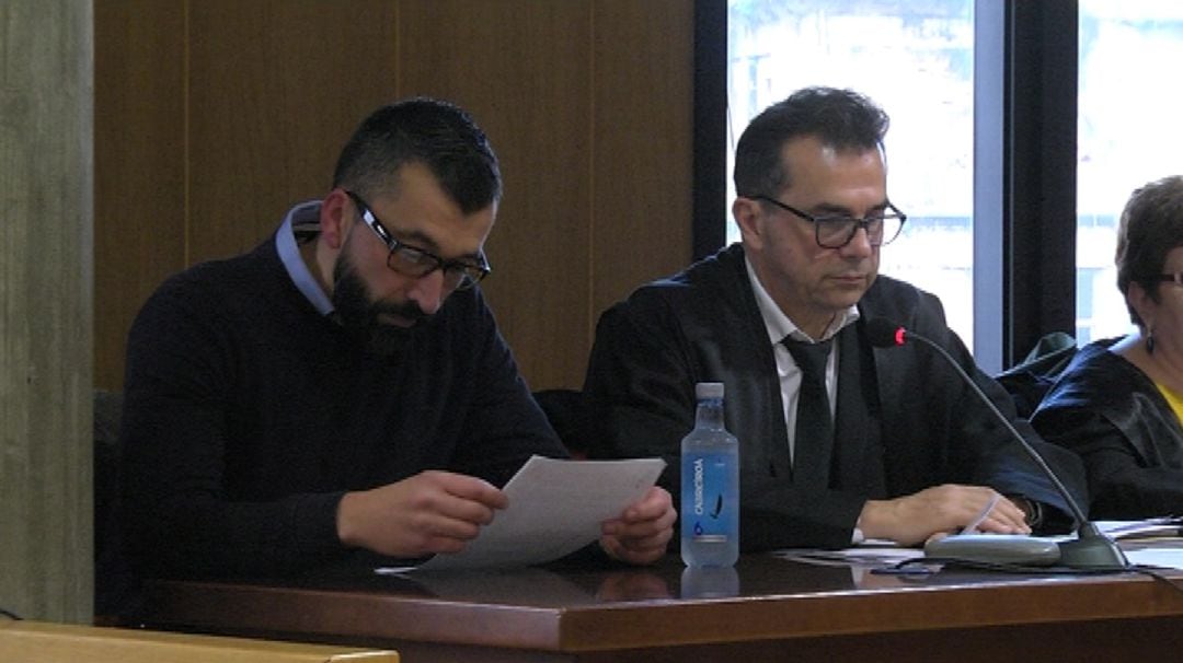 César Adrio (izquierda) ha sido condenado a más de 29 años de cárcelo por el asesinato de Ana Enjamio en Vigo.
