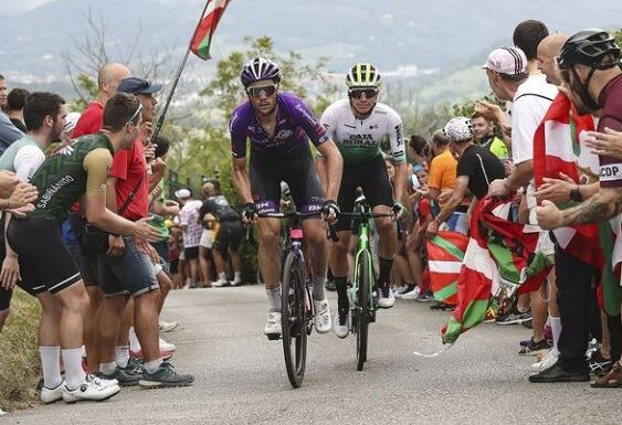 Mario Aparicio (i) durante la reciente Clásica de San Sebastián