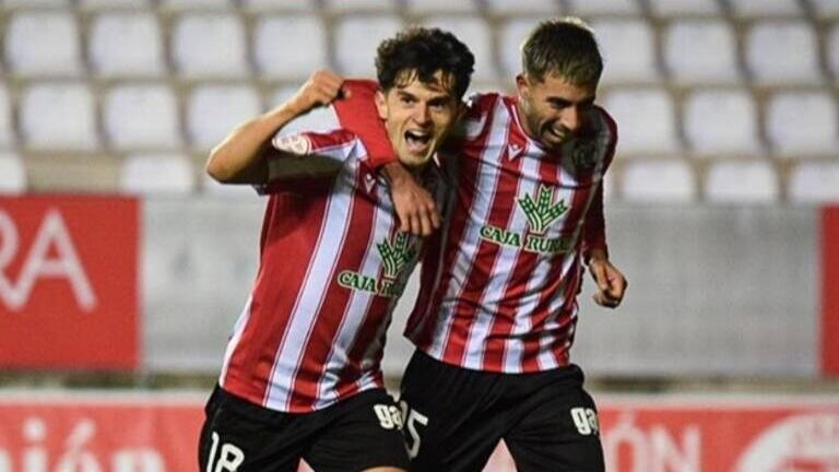 Guille Macho (18) celebra un gol del Zamora