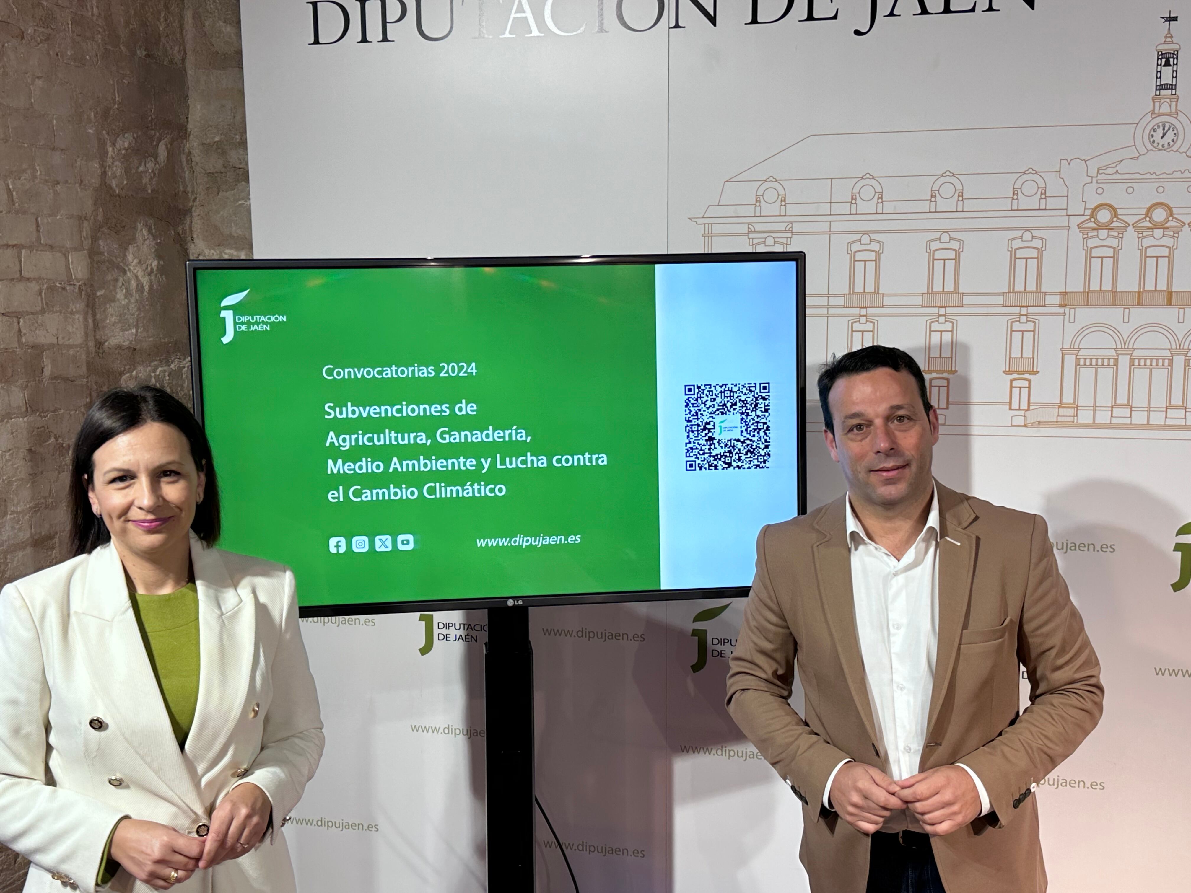 Los diputados Isabel Uceda y Javier Perales, presentan las líneas de ayuda de Agricultura, Ganadería y Medio Ambiente.