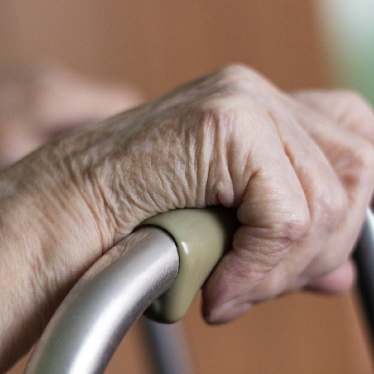 La Xunta activa los protocolos de control tras registrarse un brote de sarna en una residencia de mayores en Covelo