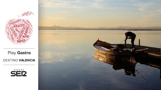 Un pescador, en la Albufera de Valencia.