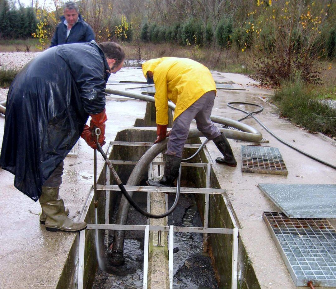 La Diputación pone en marcha su nuevo programa de limpieza de fosas sépticas