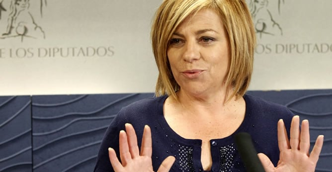 La vicesecretaria general del PSOE, Elena Valenciano, ha advertido hoy de que el sistema sanitario y el educativo &quot;no soportarían un ajuste de 10.000 millones&quot;, la cifra que el Gobierno ha anunciado hoy que ahorrará en ambas materias.