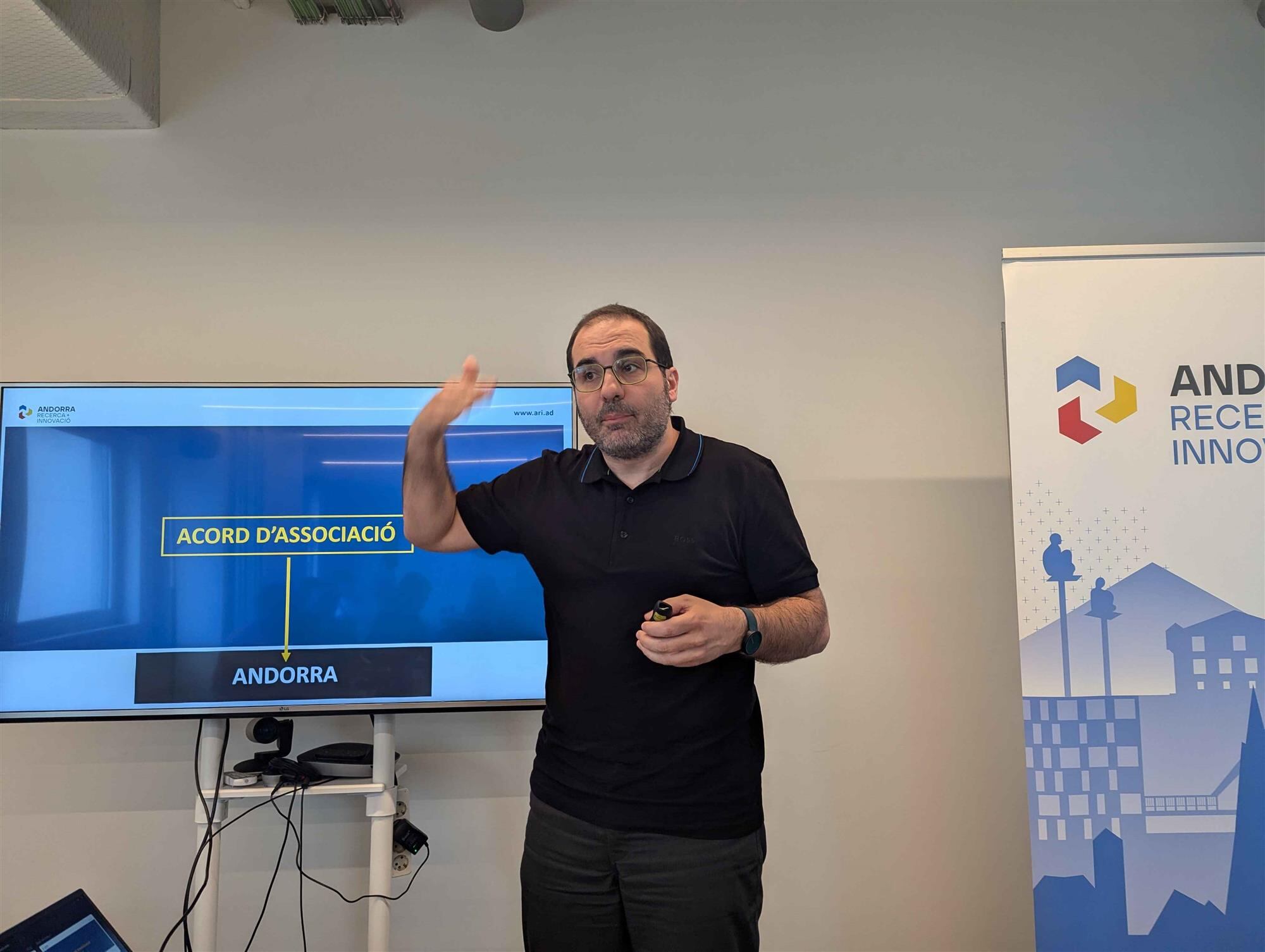 El coordinador de l'estudi d'impacte de l'acord d'associació elaborat per l'AR+I, Yvan Lara, en la presentació de les conclusions fa poques setmanes.