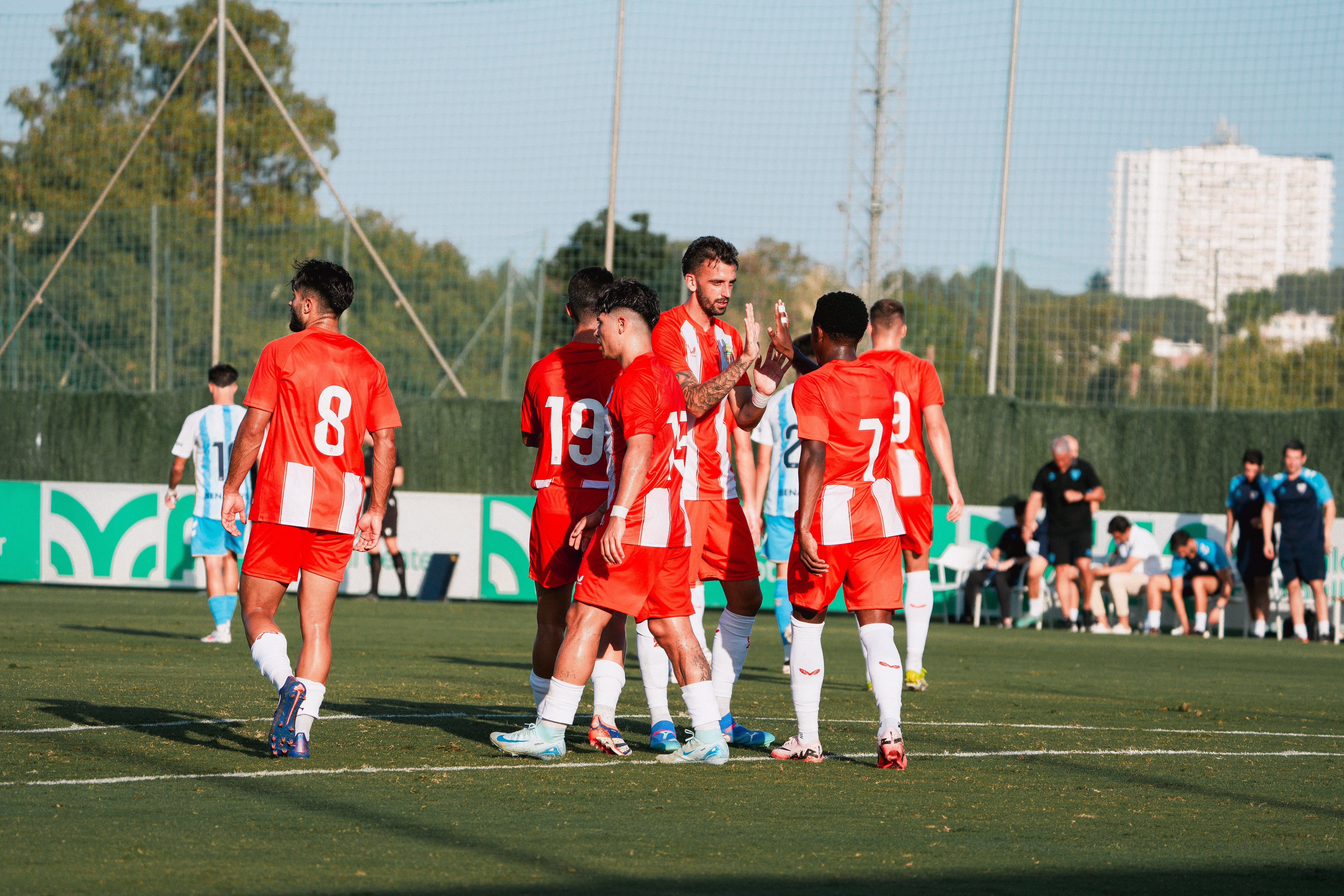 Celebración de Álex Centelles, protagonista del primer y único gol del amistoso en Marbella.