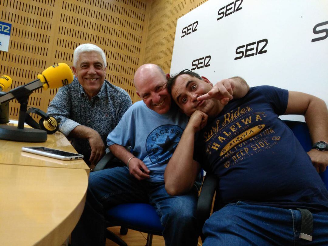 El Dr. José Martínez, Basi Jorquera (Pte. Barlovento) y Eduardo Martínez (activista)