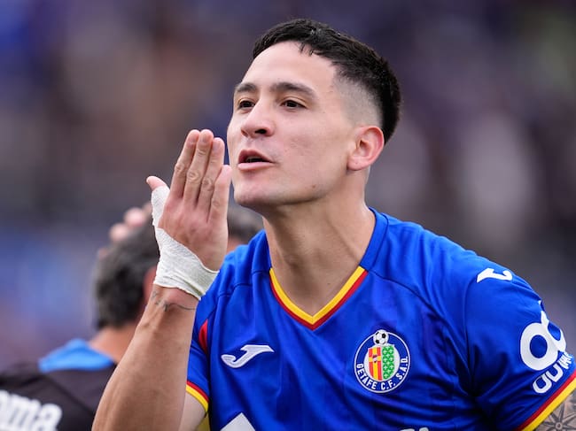 Martín Satriano celebra un gol con el Getafe CF