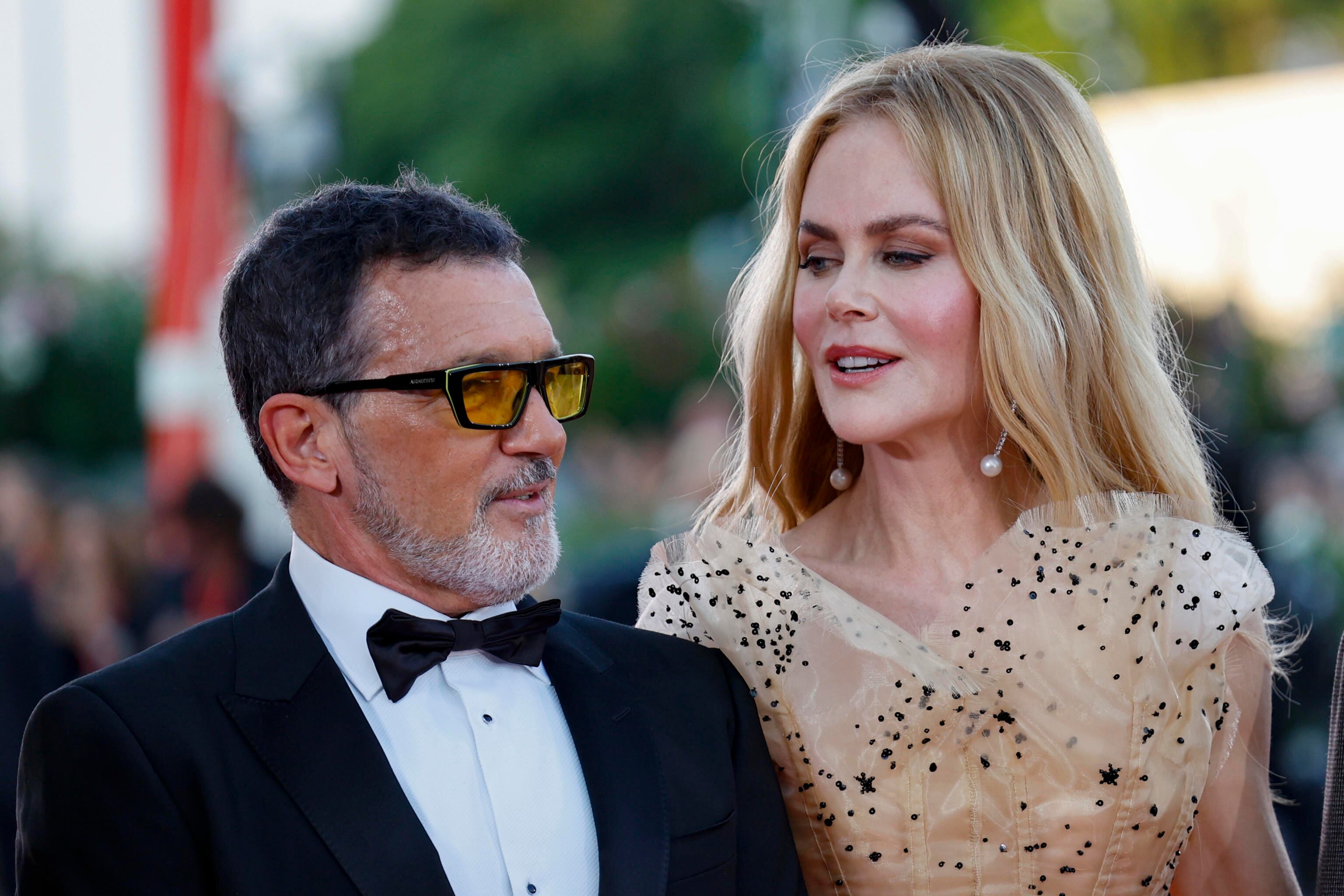 Nicole Kidman y Antonio Banderas a su llegada al festival de Venecia.