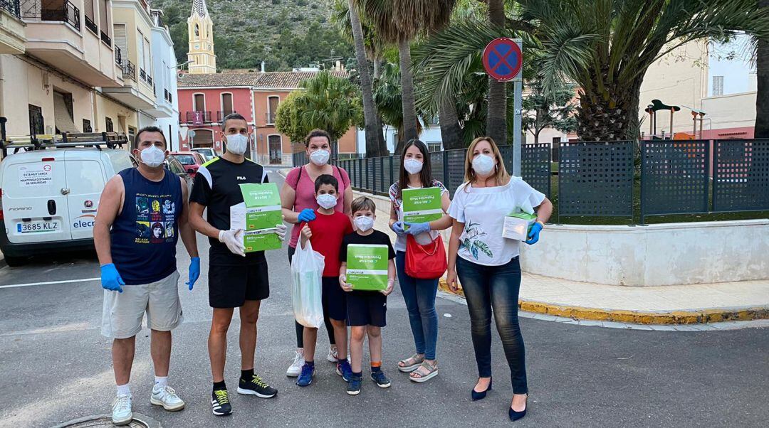 Reparto de mascarillas entre los vecinos de Palma